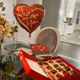 Image for article titled Much Like Your Lazy Ex-Boyfriend, Don Jr Got Kimberly an Edible Arrangement for Their Anniversary